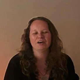 Marjolein singing